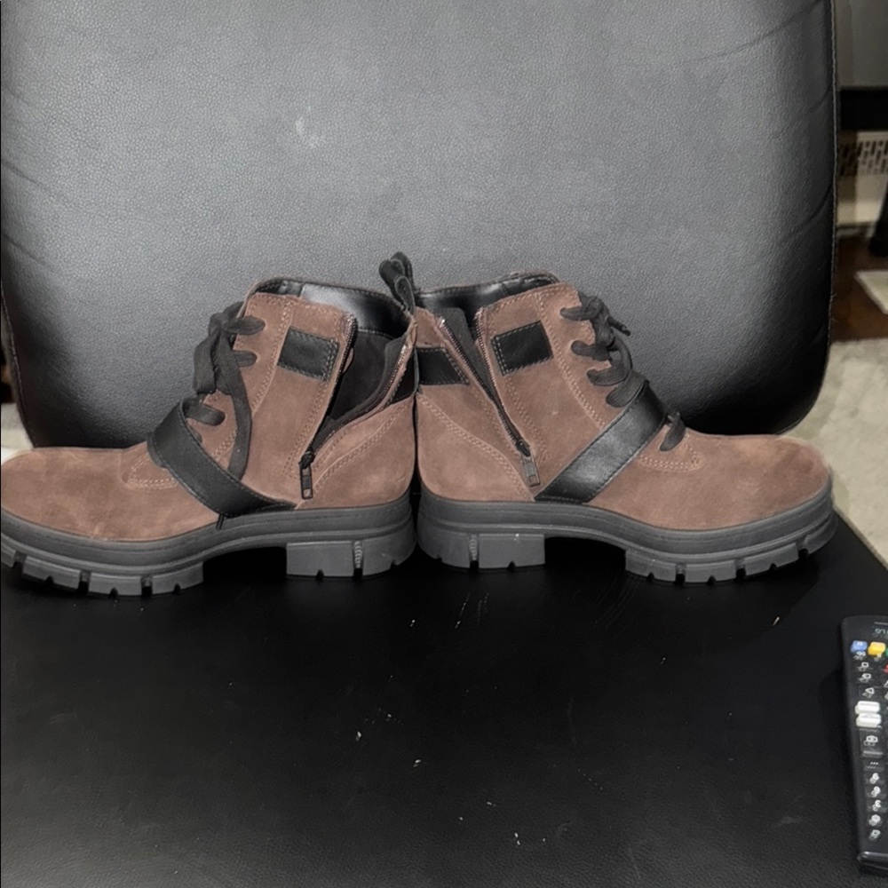 UGG Women's Ashton Lace Up Boot, Dark Earth. - Picture 4 of 8